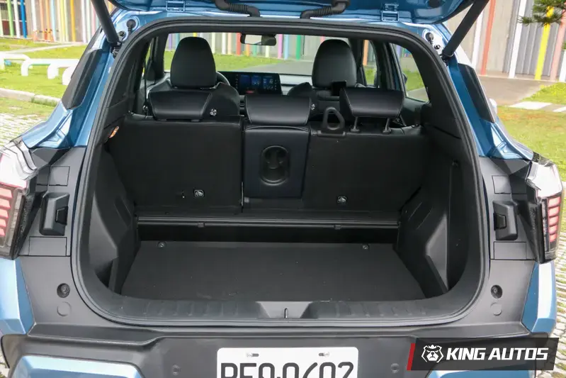 後廂底板可向下放,爭取更多垂直空間。