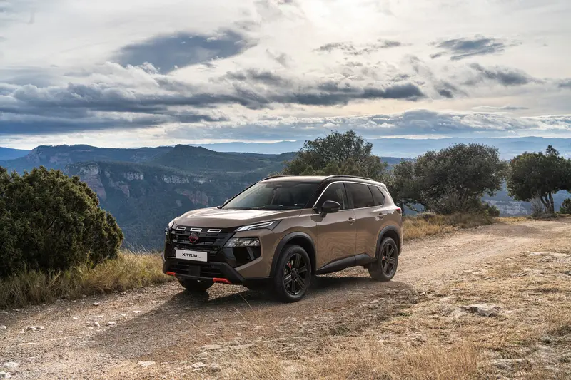 越野取向的N-Trek車款，台灣導入的機會不高。其所使用的「巴哈風暴」（Baja Storm）為小改款後新增的車色。