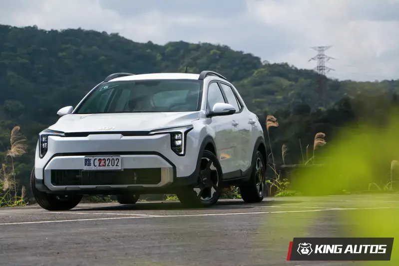 本次試駕車款為二次小改款 Kia Stonic Signature，接單價 89.9 萬元。