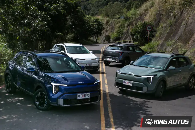 二次小改款四色到齊，前面兩款為新增車系。右前方綠色需加2萬元，連同內裝也改成綠色。