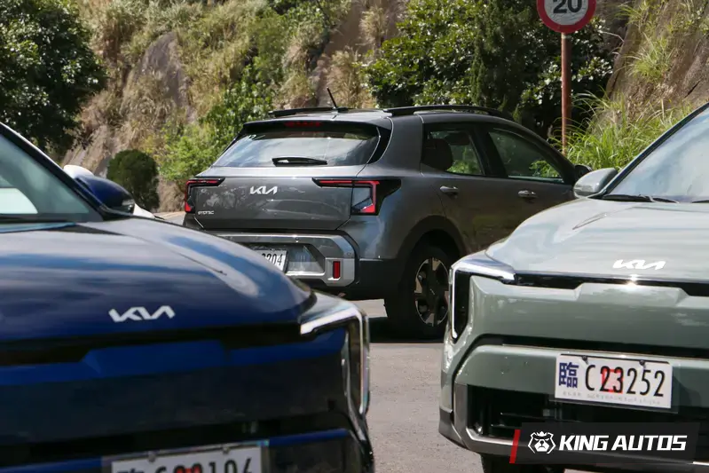 尾燈同樣是 Star Map 星圖式設計，頭尾燈看起來都相當銳利，整輛車顯得有菱有角。