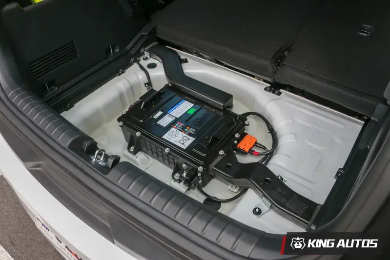 後廂底板下藏著48V鋰電池