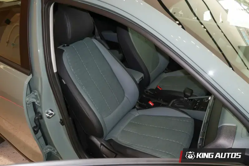 連同綠車色一起選配的綠色座椅