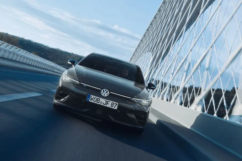 標配 IQ.LIGHT LED Matrix 矩陣式頭燈