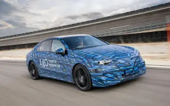 較勁BMW i3！《Mercedes-Benz》純電C-Class 4月底發表 車系編成搶先看