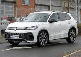 別急著訂 R-Line！全新《Volkswagen Tiguan R》無偽裝現身 四出排氣尾管想低調也難 EA888掛48V續命