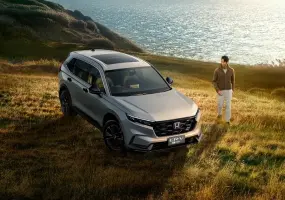 該給客車了吧！小改款《Honda CR-V》油電車送測 油車有望繼續賣！