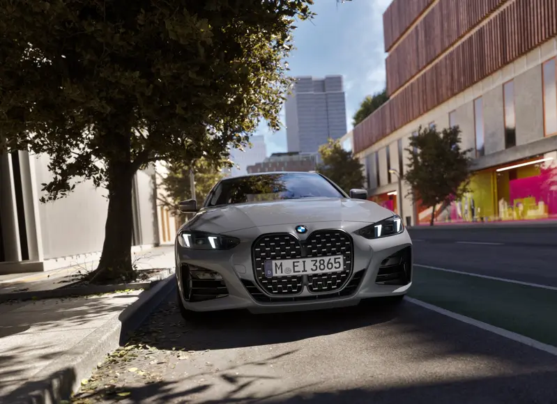 BMW總代理汎德今(23日)正式發表全新年式BMW 4 Series車系,包含BMW 4系列Coupé M Racing Edition雙門跑車、BMW 4系列Gran Coupé M Racing Edition四門跑車,以及BMW 430i xDrive Convertible M Sport敞篷跑車,建議售價自269萬元起。