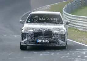 一口口一 小改款《BMW 7 Series》動力提升 鼻孔沒縮小 儀錶板倒是消失了！