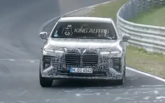 一口口一 小改款《BMW 7 Series》動力提升 鼻孔沒縮小 儀錶板倒是消失了！