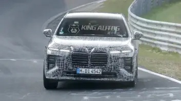 一口口一 小改款《BMW 7 Series》動力提升 鼻孔沒縮小 儀錶板倒是消失了！