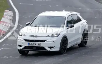 無偽裝賽道暖身！大改款《Volkswagen T-Roc R》車頭立可帶太搶眼  搭載最強EA888 還有甩尾模式！