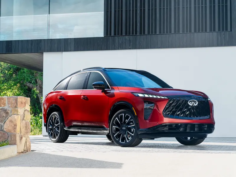 官方尚未公布Infiniti QX65的車身尺碼，車色為全新的Sun fire Red