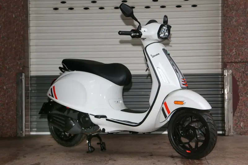 ▲ Sprint S 150： 結合高效率動力與先進制動科技，展現運動美學同時也具備靈活操控性。