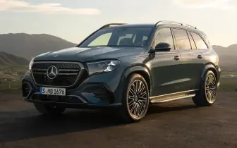 舒適再升級！二次小改款《Mercedes-Benz GLS》48V為V8引擎續命 換上芒星燈具 導入MB.OS與預判式底盤