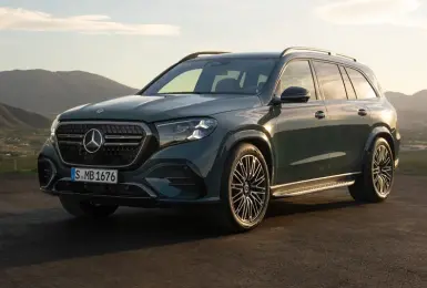 舒適再升級！二次小改款《Mercedes-Benz GLS》48V為V8引擎續命 換上芒星燈具 導入MB.OS與預判式底盤