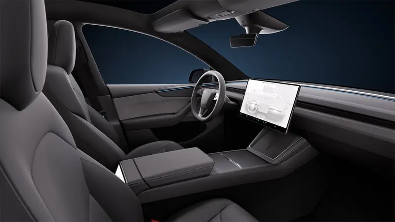 Model Y 全車系黑化版本,深黑色頂篷提供更沉穩的內裝質感,全車系標配超過 2,100 公升的儲物空間,Long Range 版本續航里程達 641 公里(WLTP)。