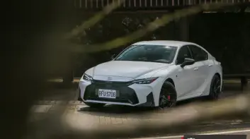 《Lexus IS 300h F Sport》試駕報導｜日系後驅轎車的最後浪漫 科技與行車安全配備升級有感