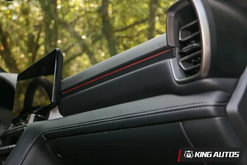 第3次小改款新增中控台上的氣氛燈