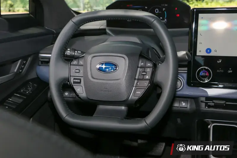 方向盤後撥片是用來切換回充力道。但這輛車沒有單踏板模式,想要把車子停下來得踩煞車。