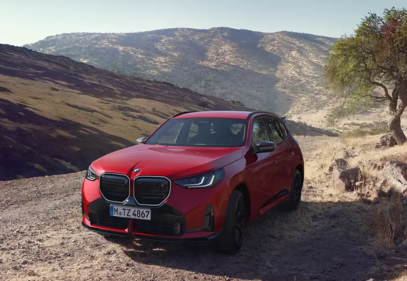 為呼應車主的鮮明風格與自我主張,總代理汎德特別推出「BMW X3 M Performance Parts原廠加裝品特仕套裝」,提供「探索版」、「曜動版」與「競技版」三大專屬升級方案,並同步提供22吋M Performance鍛造鋁圈套件,讓車主依循自身風格,自由勾勒專屬的性能美學。