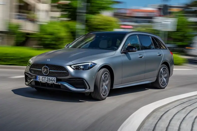 C-Class 星耀版升級標備夜色套件及多光束智慧型數位頭燈,視覺更具侵略性。