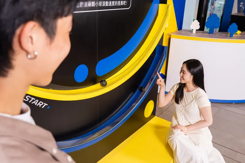 透過節能滾動、長效磨耗與濕地煞車等互動關卡設計，參與者可在操作體驗中直觀感受不同輪胎於各項性能上的差異。