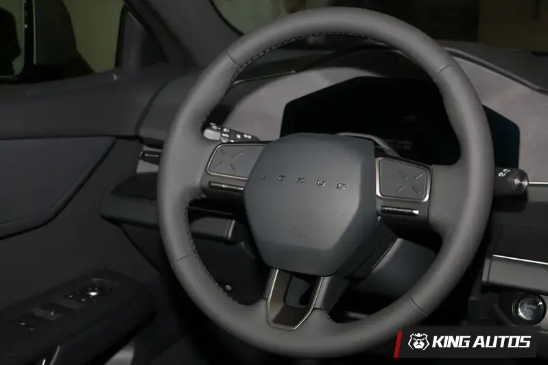 方向盤素的很像是原型車