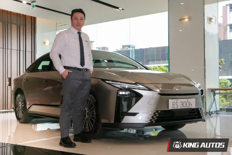 南港所沈副所長指出，全新ES 2.0油電動力是銷售主力。售價不只比舊款油電車更親民(入手門檻降23萬元)，還更省油、稅金也更省。