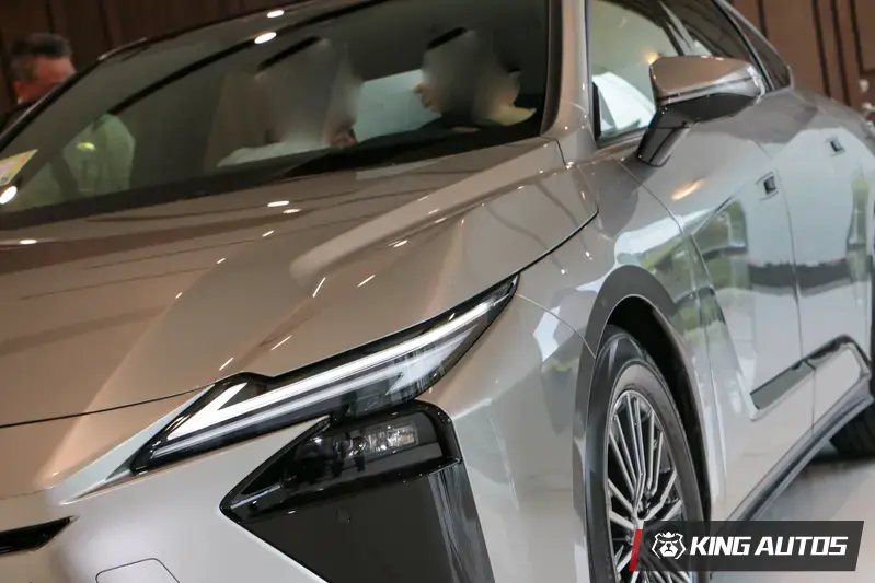 上揚的車側腰線，讓整體看起來更洗鍊。