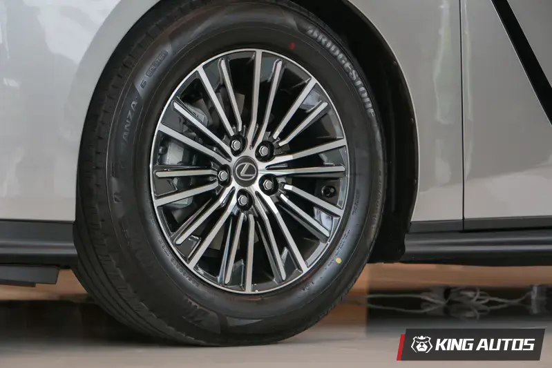 油電車標配18吋胎圈