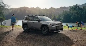 Toyota為何不急推電動RAV4？多路徑策略才是關鍵