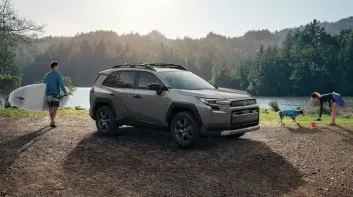 Toyota為何不急推電動RAV4？多路徑策略才是關鍵
