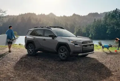 Toyota為何不急推電動RAV4？多路徑策略才是關鍵