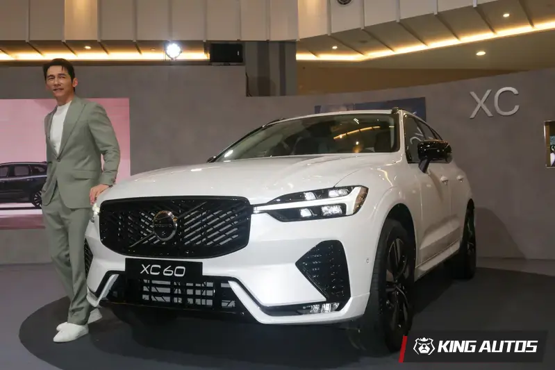 白車為B8輕油電動力，旁邊為車主溫昇豪。