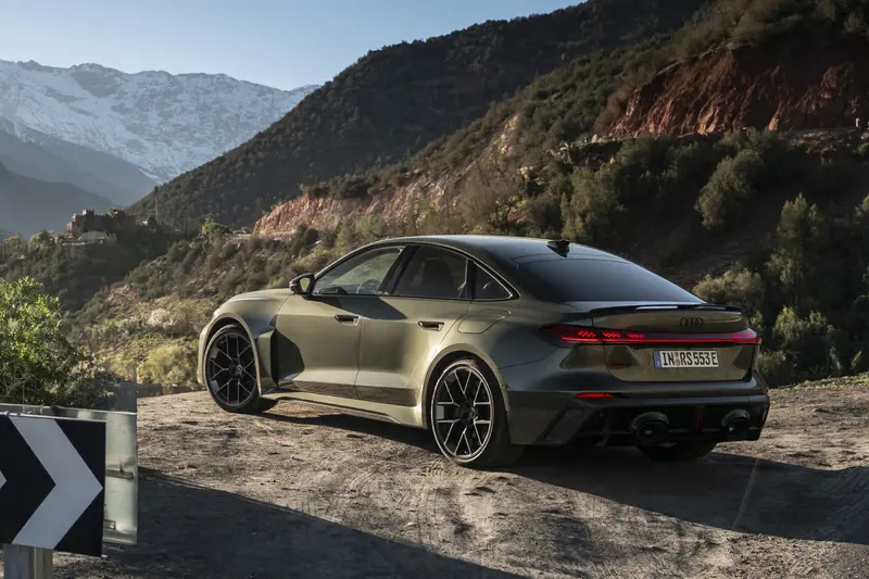 RS5首次提供轎車