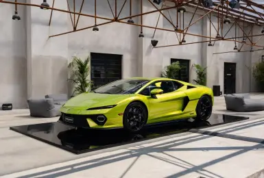 《Lamborghini》中東營運停滯中 執行長：要嘛沒客人 要嘛店不開