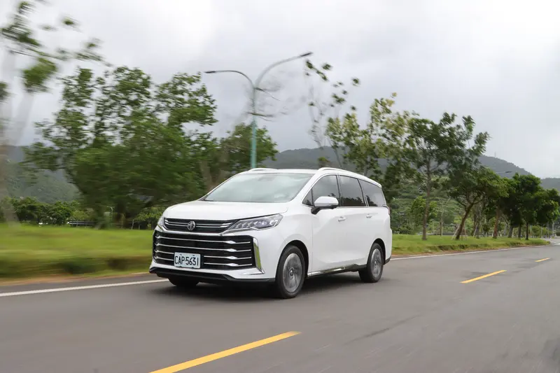 ▲ G50 PLUS提供S檔位以及Sport模式，並標配方向盤換檔撥片。在Sport模式下可以明顯感受到更凌厲的加速感，絕對可以應付駕駛過程中多數的超車、爬坡與匯入快車道等的需求。