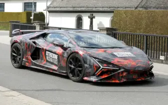 狂暴V12再進化！《Lamborghini Revuelto SV》現身紐柏林 馬力有望突破1,200匹