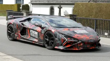 狂暴V12再進化！《Lamborghini Revuelto SV》現身紐柏林 馬力有望突破1,200匹