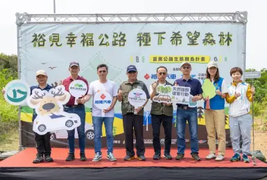 串聯生態與交通—中分局攜手裕隆打造台61線首座「公路生態樹島」