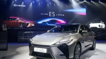 要省油還是要性能？全新Lexus ES 雙動力 177萬元起 ES300h 一公升跑 25.8 公里挑戰同級最省