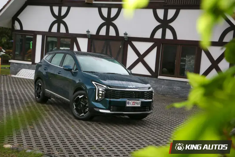 本次試駕車款為小改款 Kia Sportage 首次導入的1.6T渦輪油電的頂規車 Turbo-Hybrid Signature
