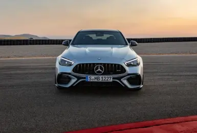 AMG 終於認錯？V8 引擎強勢回歸，但 C63 已經回不去了