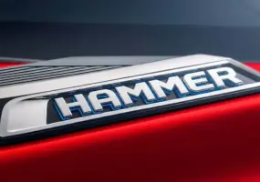 Toyota 終於想造「猛禽級」皮卡？傳說中的 TRD Hammer 要來了！