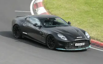 挑戰V12引擎性能巔峰！《Aston Martin Vanquish S》性能版原型車現身紐柏林