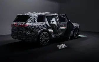 內裝搶先看！Audi 全新旗艦休旅 Q9 導入電動車門、4D 音效打造頂級座艙 挑戰X7、GLS霸主地位！