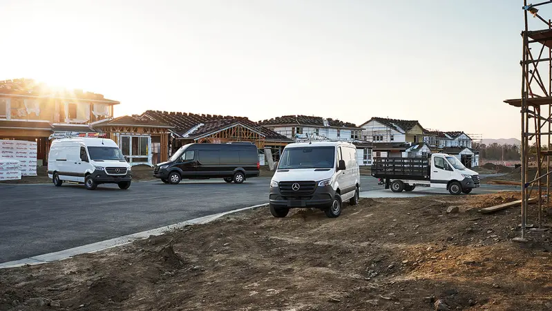 Sprinter Chassis Cabs 底盤車,與 Van 麵包車。