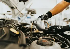 美國史上最大機油荒！Nissan啟動配給制 Toyota油電車套0W-16