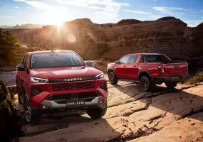 預售163萬元｜大改款《Toyota Hilux》強化越野能力&升級LV.2與雙12.3吋螢幕 取消通風椅